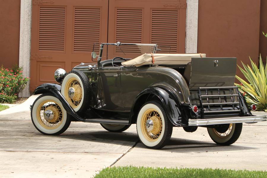  Ford V8 DeLuxe Roadster 1932 года  (фото 3 из 41)
